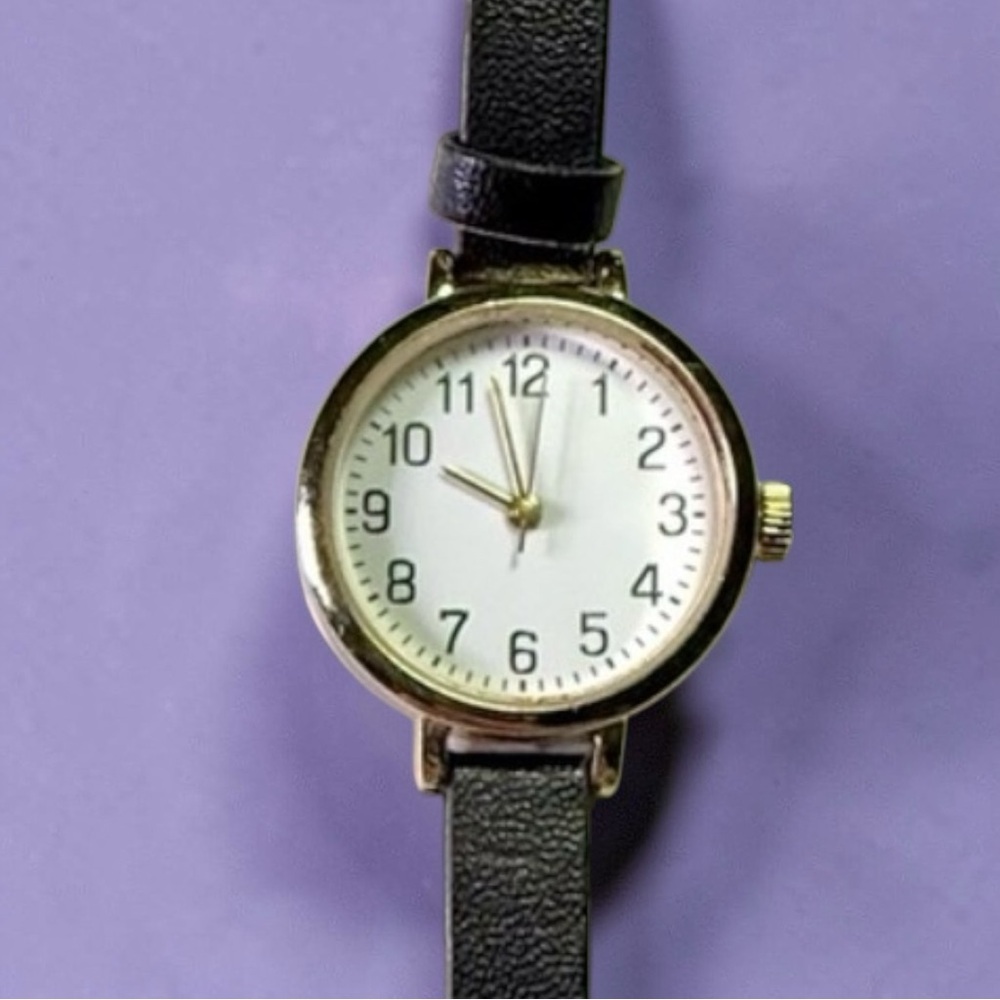 🧚🏻‍♀️ Minimalist Watch Black Vegan Thin Leather Strap with Gold Accents